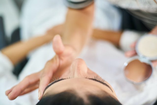 Peelings químicos fazem maravilhas para se livrar de cicatrizes de acne